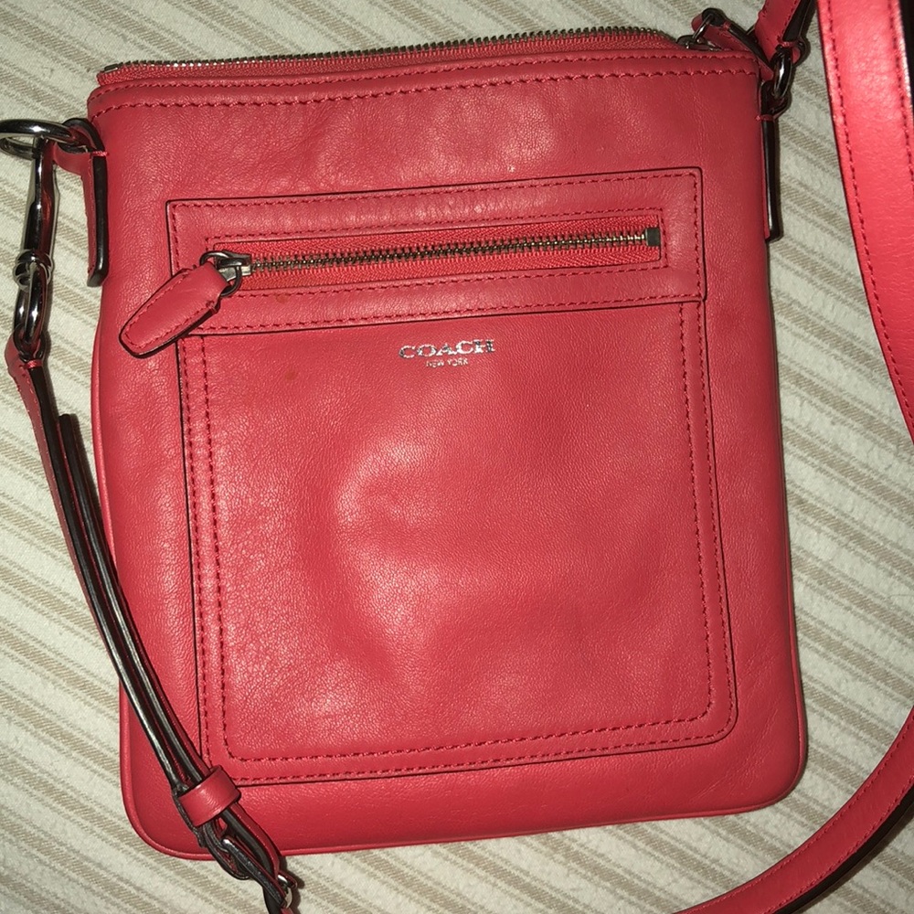 Original Coach crossbody bag. Super cute!